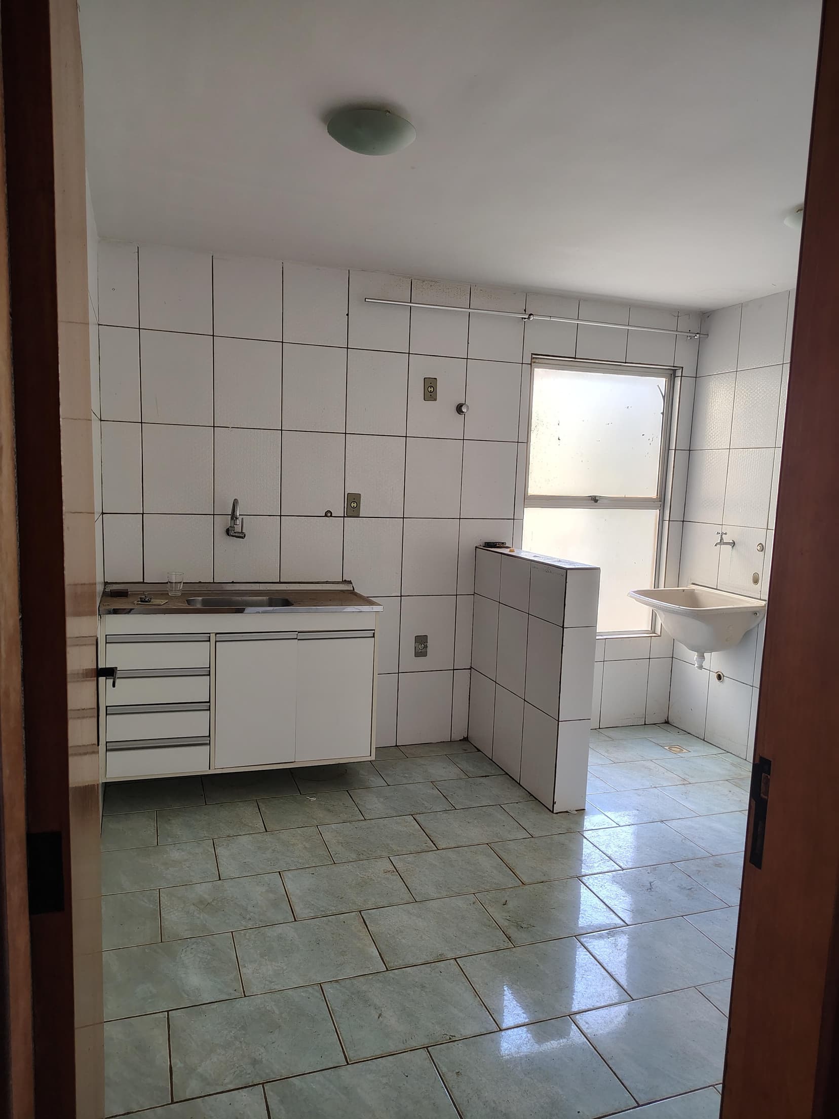 Foto 3 de 8: Apartamento em leilão em Valparaíso De Goiás - GO — APTO RESIDENCIAL | A.T. 82,98 M² | A.P. 75,75 M² | VALPARAÍSO DE GOIÁS/GO - LEILÃO EMPRESARIAL SISTÊMICO SICREDI