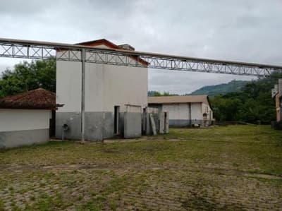 Foto 32 de 70: Area Rural em leilão em Amparo - SP, bairro Três Pontes — Imóvel Rural, A.T. 19ha, A.C. 7.362m², antigo abatedouro, galpões, casas, Três Pontes