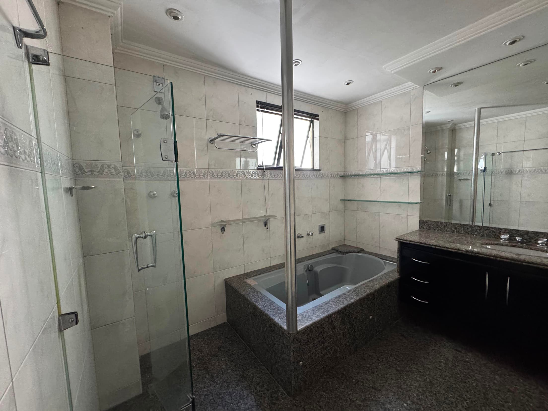 Foto 5 de 11: Apartamento em leilão em Juiz De Fora - MG, bairro Granbery — Triplex 418 m² | Granbery - Juiz de Fora | Cond. Portobello | 4 Vagas, Suítes e Lazer Completo. Raro no Bairro! Ideal p/ Moradia ou Investimento