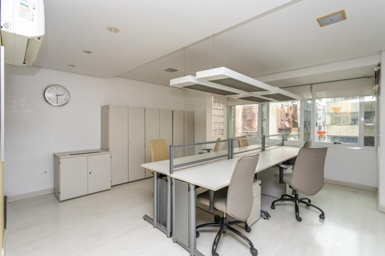 Foto 6 de 21: Comercial em leilão em Porto Alegre - RS — Sala Comercial, desocupada, com 34 m² privativos, 1 vaga, Independência, Porto Alegre RS