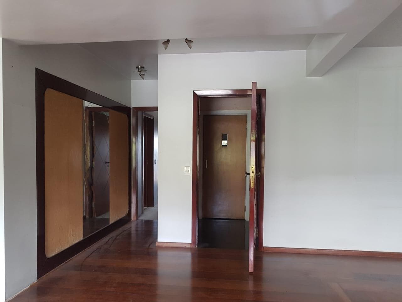 Foto 3 de 14: Apartamento em leilão em São Paulo - SP, bairro Vila Andrade — Apartamento, Desocupado, 234.0 m2, SÃO PAULO / SP