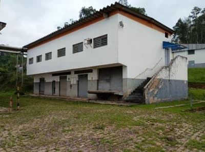 Foto 12 de 70: Area Rural em leilão em Amparo - SP, bairro Três Pontes — Imóvel Rural, A.T. 19ha, A.C. 7.362m², antigo abatedouro, galpões, casas, Três Pontes