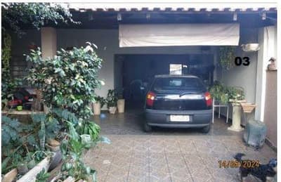 Foto 12 de 28: Casa em leilão em São Carlos - SP — Casa com área de 174,60m² e terreno com área de 300,00m² localizado na Rua Marcus Vinícius de Mello Moraes, nº 183, no loteamento Parque Santa Felícia Jardim, São Carlos/SP