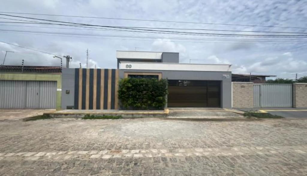 Casa em leilão em Parnamirim - RN — Casa 196m² no bairro Parque de Exposições em Parnamirim/RN