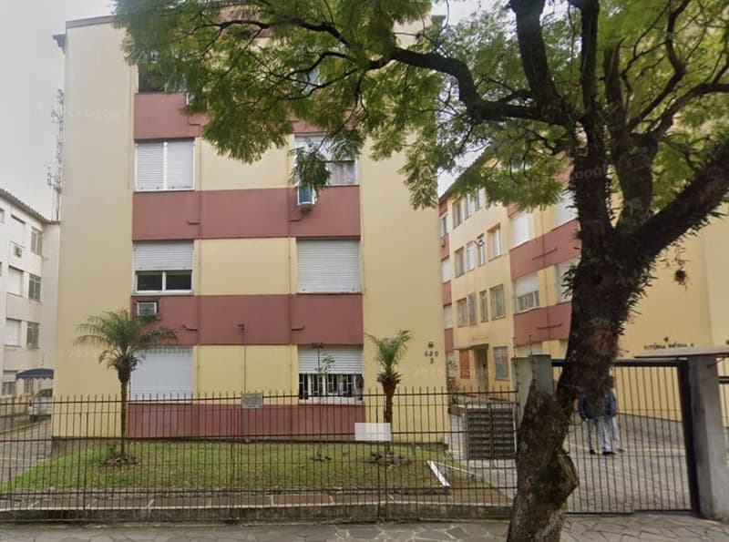 Apartamento em leilão em Porto Alegre - RS, bairro Jardim do Salso — Apartamento 404, do bloco B, do Edifício Vitória Régia , localizado na rua Angelo Crivellaro nº 680, no bairro Jardim do Salso, Porto Alegre/RS