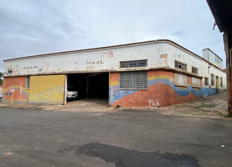 Foto 18 de 18: Comercial em leilão em Bauru - SP, bairro Centro — Prédio Comercial / Galpão A.T. 1.769 m² A.C.1.607 m² zona mista Centro