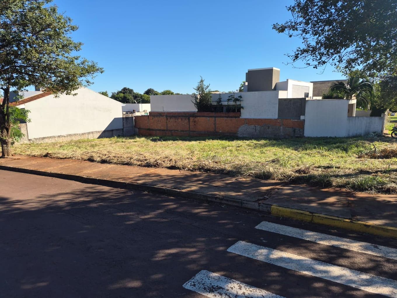 Terreno em leilão em Toledo - PR, bairro Jardim Pancera — TERRENO URBANO DE ESQUINA COM 464,88 m2 - JARDIM PANCERA - TOLEDO/PR