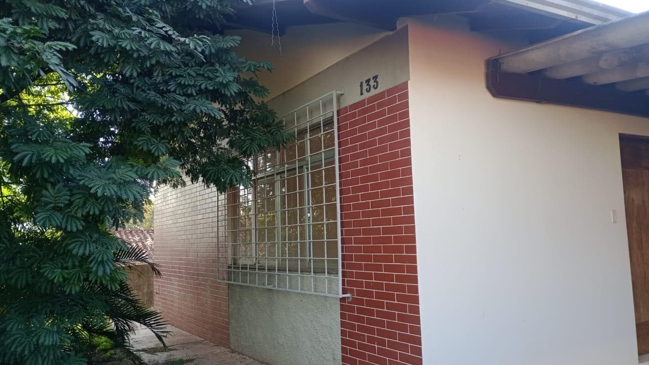 Foto 2 de 13: Casa em leilão em Capitão Leônidas Marques - PR — Casa 126m² Desocupada no Bairro Centro em Capitão Leonidas Marques/PR