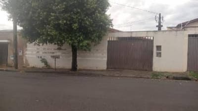 Foto 1 de 11: Casa em leilão em Ituiutaba - MG, bairro Centro — Casa 282m² | Ituiutaba-MG | Centro - Financiamento até 420 Meses!