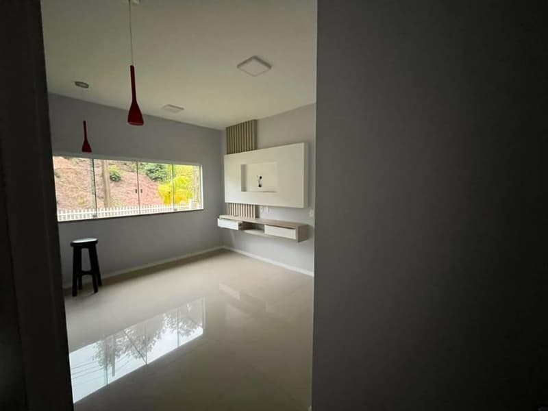 Foto 31 de 33: Casa em leilão em Presidente Getúlio - SC — Casa 239m² com Terreno 1125m² || DESOCUPADA || Presidente Getúlio-SC | Niterói - 3 Dorms, 3 Banheiros - Financiamento até 420 Meses!