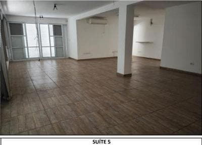 Foto 22 de 47: Casa em leilão em Santana De Parnaíba - SP — Chácara de alto padrão com 5 suítes e Área total de 5.381 m² | 43% abaixo da avaliação | Santana de Parnaíba/SP