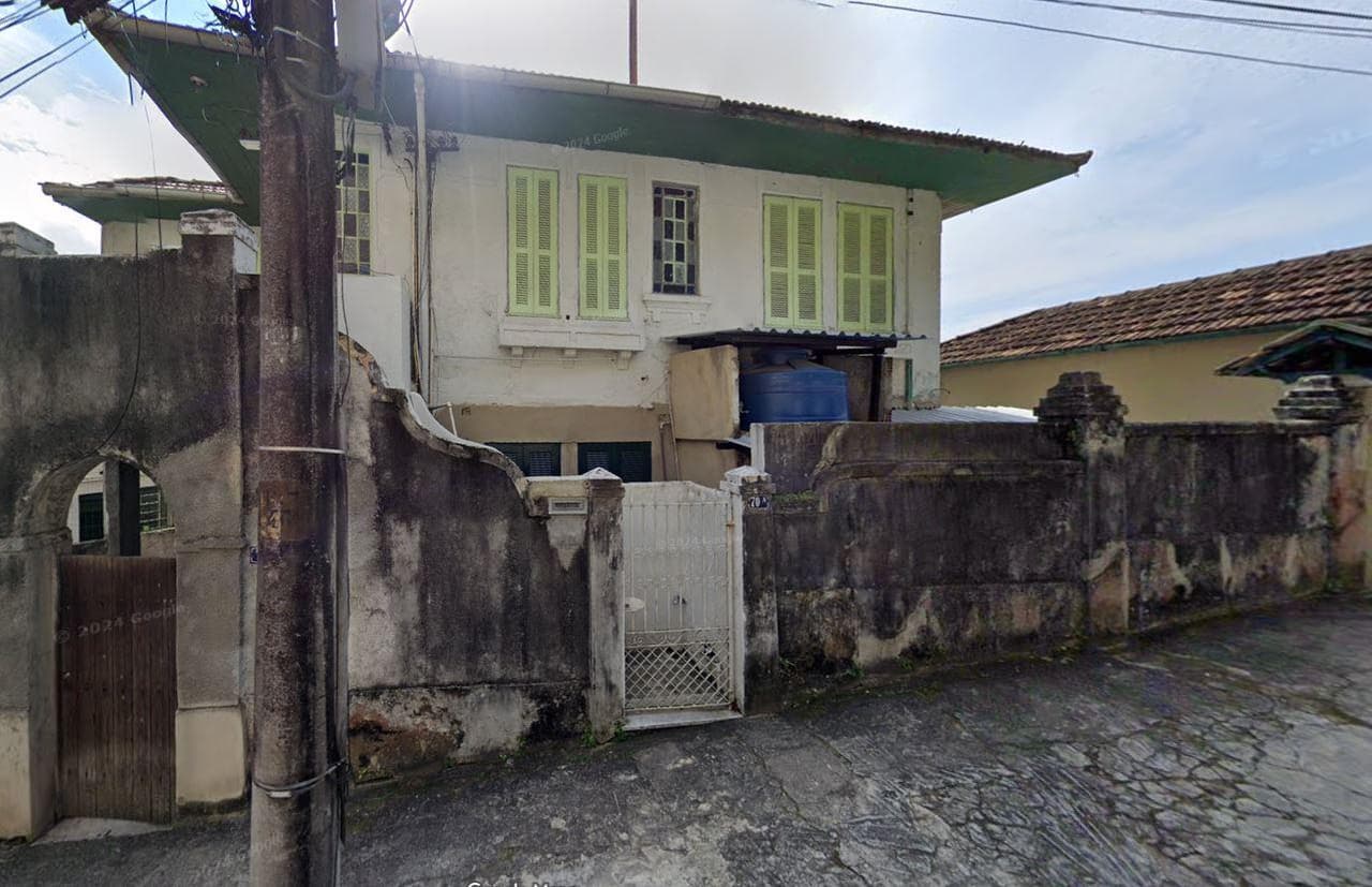 Comercial em leilão em Rio De Janeiro - RJ, bairro Santa Teresa — Imóvel situado na Rua Aprazível, nº 70 e 70-A, prédios e domínio útil do respectivo terreno, Santa Teresa, Rio de Janeiro/RJ