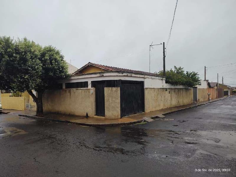 Casa em leilão em Bebedouro - SP, bairro Vila Maria — DIREITOS DECORRENTES DA NUA-PROPRIEDADE E DO USUFRUTO DO IMÓVEL DE MATRÍCULA Nº 29.180 localizado em Bebedouro/SP