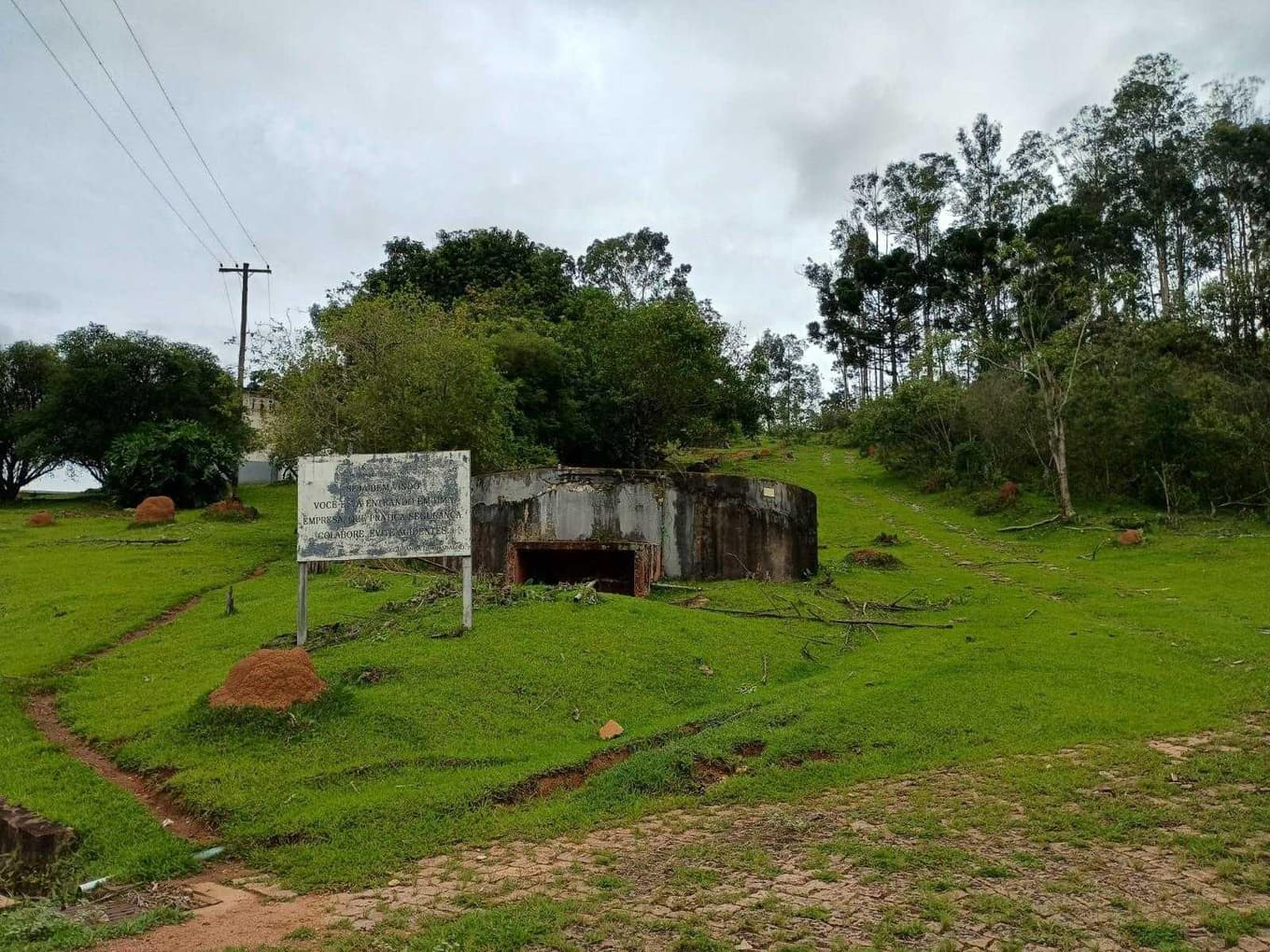 Foto 45 de 70: Area Rural em leilão em Amparo - SP, bairro Três Pontes — Imóvel Rural, A.T. 19ha, A.C. 7.362m², antigo abatedouro, galpões, casas, Três Pontes