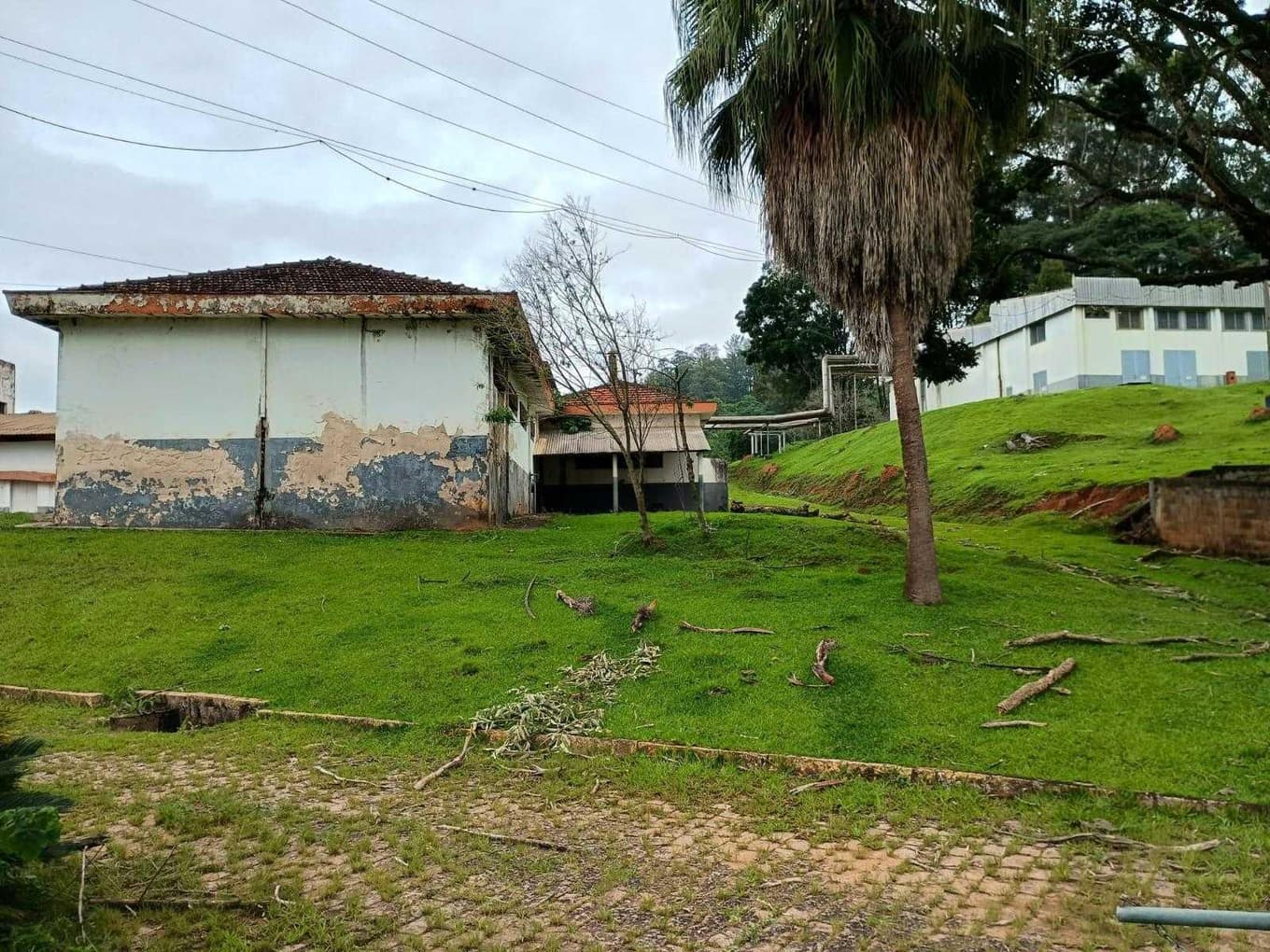 Foto 43 de 70: Area Rural em leilão em Amparo - SP, bairro Três Pontes — Imóvel Rural, A.T. 19ha, A.C. 7.362m², antigo abatedouro, galpões, casas, Três Pontes