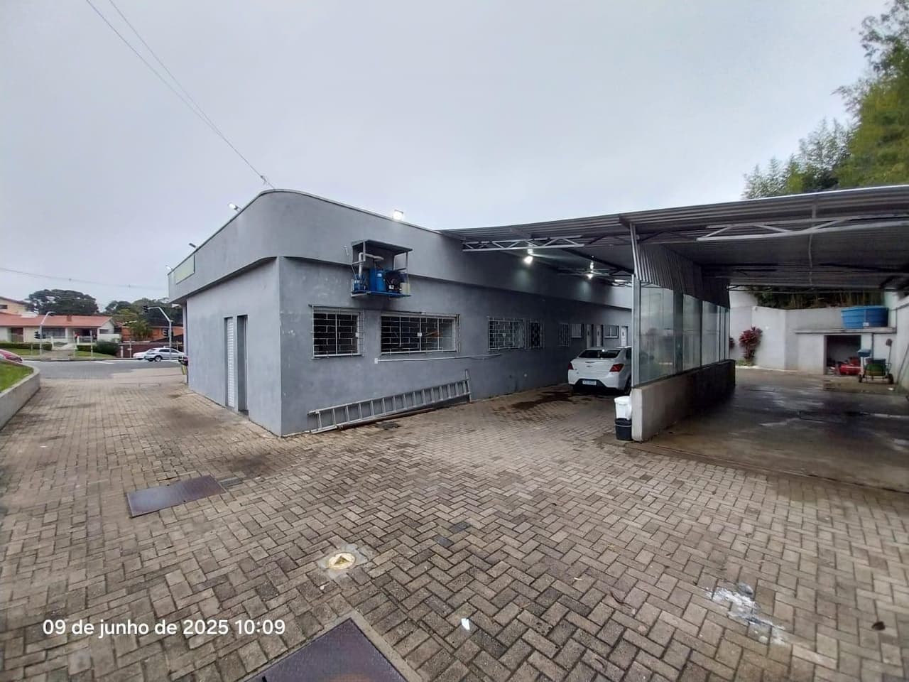 Foto 46 de 59: Comercial em leilão em Curitiba - PR, bairro Vista Alegre — Posto de Combustível com área de terreno total de 3.126,40m², benfeitorias de área total de 477,00m², localizado na Rua Miguel Tschennerl, 47, Vista Alegre, Curitiba/PR