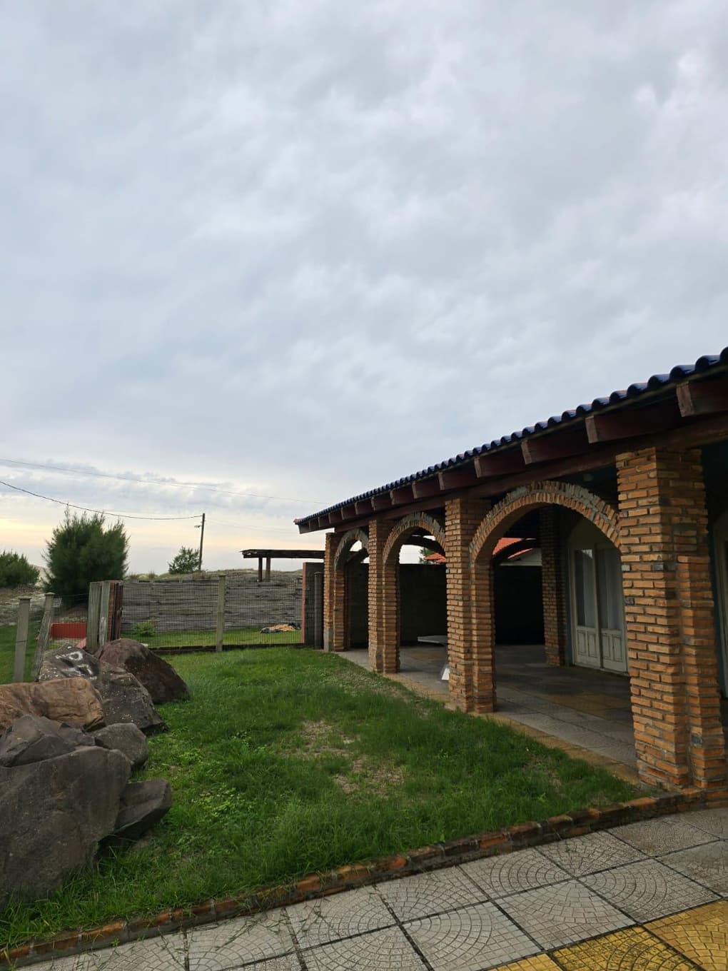 Foto 26 de 27: Terreno em leilão em Mostardas - RS, bairro Loteamento "Praia São Simão" — Casa com área de 296,60m², área total de terreno de 450m² - Mostardas/RS