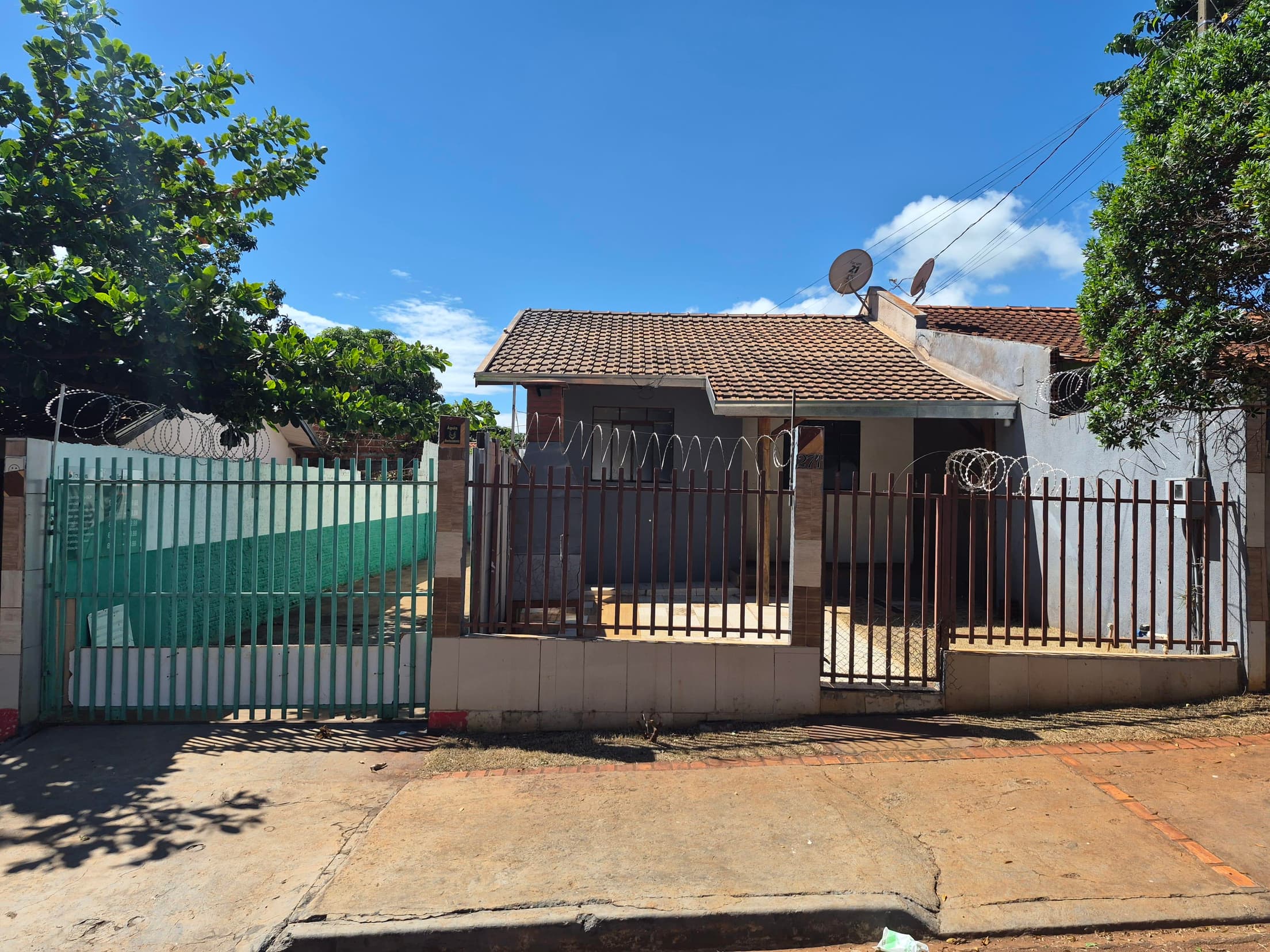 Casa em leilão em Toledo - PR, bairro Pinheirinho — IMÓVEL URBANO COM ÁREA TOTAL DE 225,00 M2 EM TOLEDO-PR