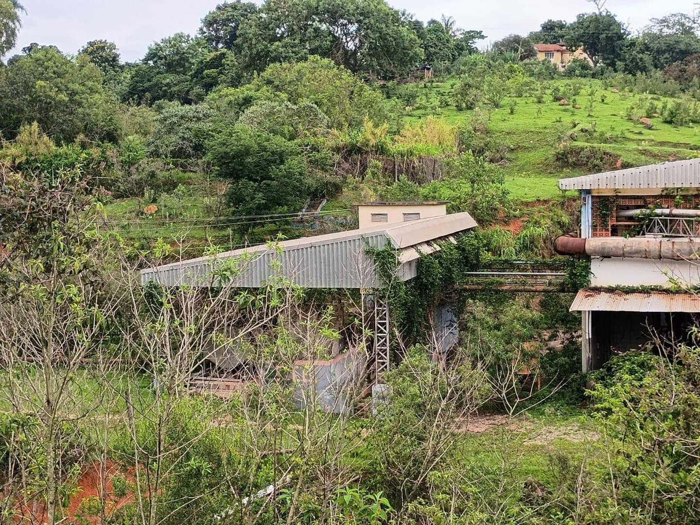Foto 68 de 70: Area Rural em leilão em Amparo - SP, bairro Três Pontes — Imóvel Rural, A.T. 19ha, A.C. 7.362m², antigo abatedouro, galpões, casas, Três Pontes