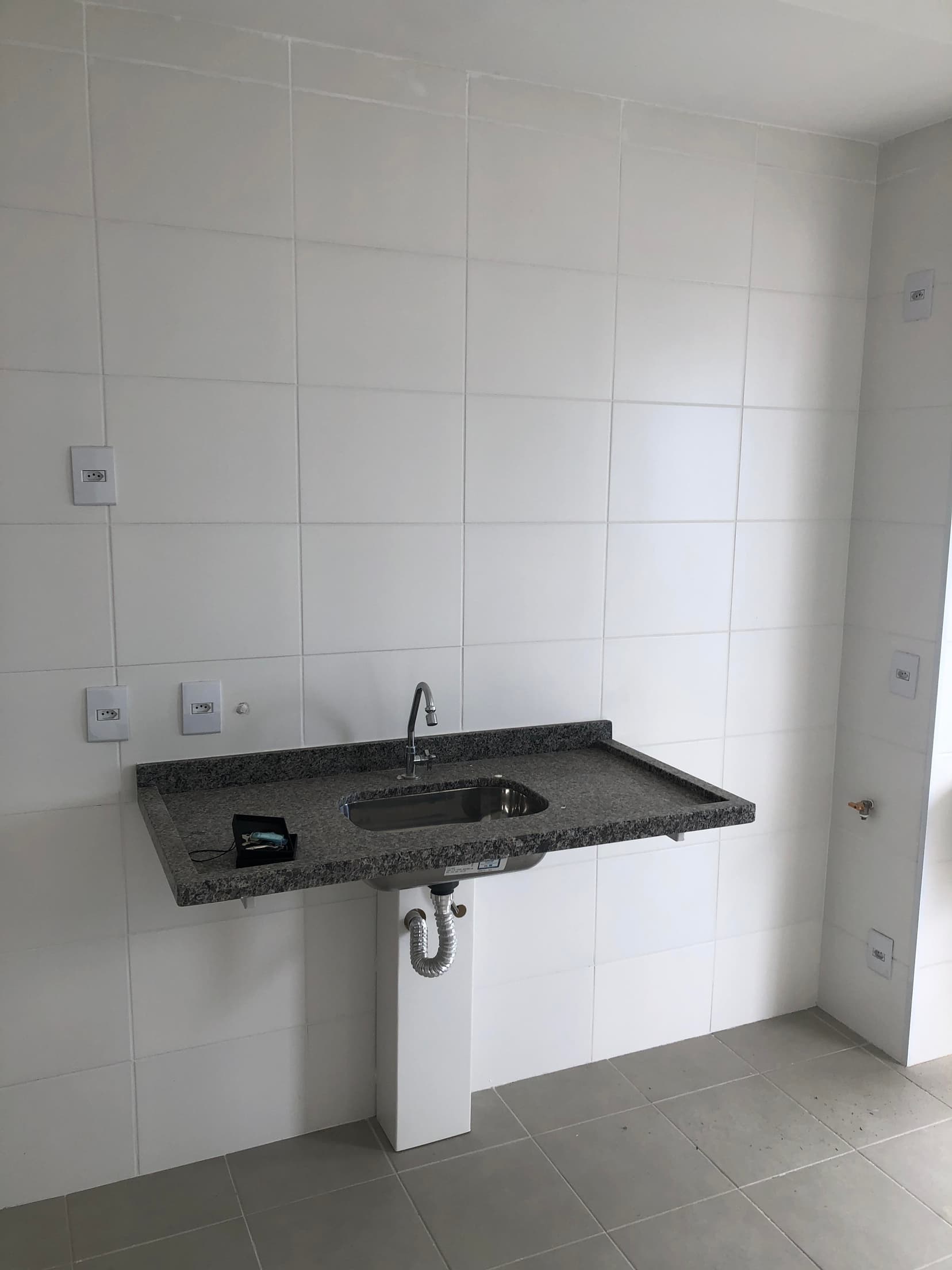 Foto 3 de 32: Apartamento em leilão em Taubaté - SP, bairro Vila Costa — Apto 94m² | Vila Costa (Taubaté) | 2 Vagas | DESOCUPADO: Excelente Localização Próximo ao Taubaté Shopping. Ideal p/ Moradia ou Renda!