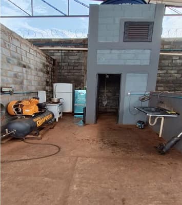 Foto 3 de 16: Terreno em leilão em Quirinópolis - GO, bairro Bairro Empresarial — GALPÃO COMERCIAL | A.T. 987,5M² E A.C. 308,00M² | BAIRRO EMPRESARIAL CENTRO EM QUIRINÓPOLIS/GO