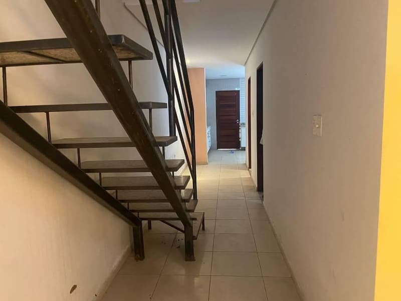 Foto 3 de 11: Casa em leilão em Vitória De Santo Antão - PE, bairro Matriz — Casa 160m² com Terreno 142m² | DESOCUPADA | Vitória de Santo Antão-PE | Matriz | 3 Qts - Próx. à Av. Silva Jardim e ao Hospital João Murilo de Oliveira - Financiamento até 420 Meses!
