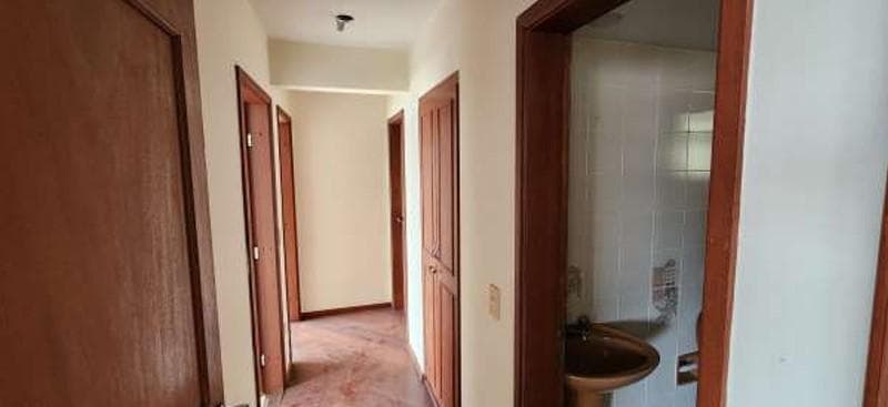 Foto 6 de 9: Apartamento em leilão em Curitiba - PR — Apartamento com área exclusiva de 87,8000m², e garagem do Edifício Capitão Rodrigo, Curitiba/PR