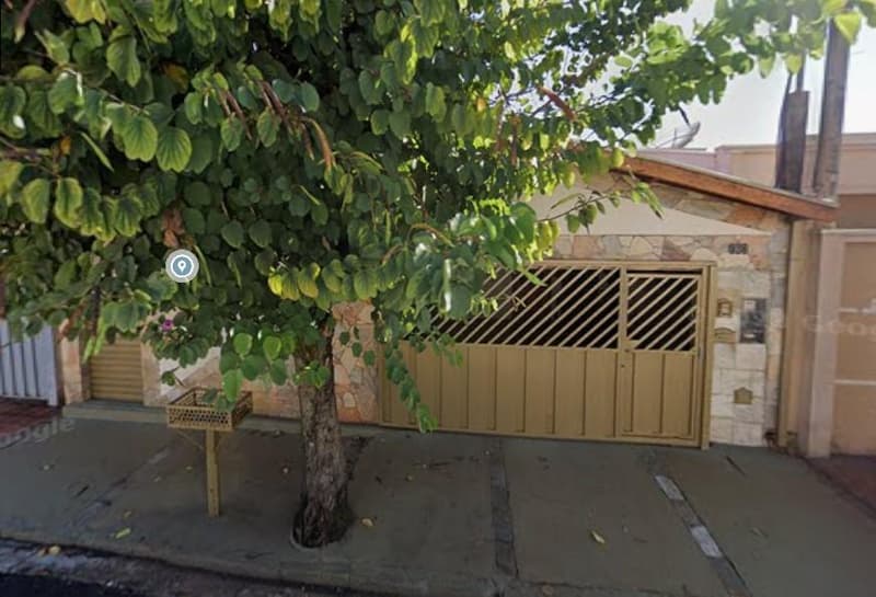 Casa em leilão em Altinópolis - SP — Casa - Centro - A.T. 250,00m² - A.C. 109,96m²