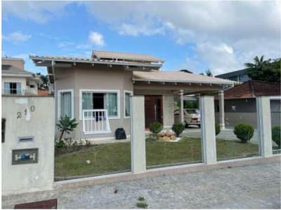 Foto 1 de 6: Terreno em leilão em Joinville - SC, bairro Gloria — Parte ideal correspondente a 50% do terreno urbano com área total de 510,00m². Contendo uma edificação, localizado na Rua Conrado Baumer, 210, Gloria, Joinville/SC.