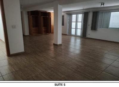 Foto 9 de 47: Casa em leilão em Santana De Parnaíba - SP — Chácara de alto padrão com 5 suítes e Área total de 5.381 m² | 43% abaixo da avaliação | Santana de Parnaíba/SP
