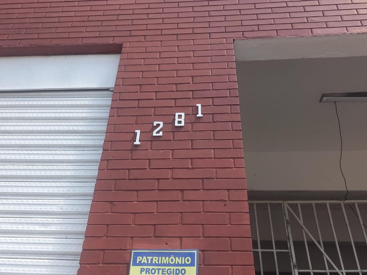 Foto 6 de 51: Terreno em leilão em Porto Alegre - RS — IMÓVEL COM ÁREA DE TERRENO DE 3.770M2 E ÁREA CONSTRUÍDA DE 2.150M2, RUA DONA TEODORA, 1281 (ESQUINA COM RUA NELSON NILO FACHINELLI), FARRAPOS, PORTO ALEGRE/RS - Massa Falida de Pluma Conforto e Turismo