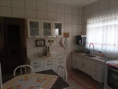 Foto 2 de 15: Casa em leilão em Assis - SP, bairro San Fernando Valley — Casa 102m² com Terreno 125m² || DESOCUPADA || Assis-SP | San Fernando Valley - 2 Dorms, 1 Banheiro - Financiamento até 420 Meses!