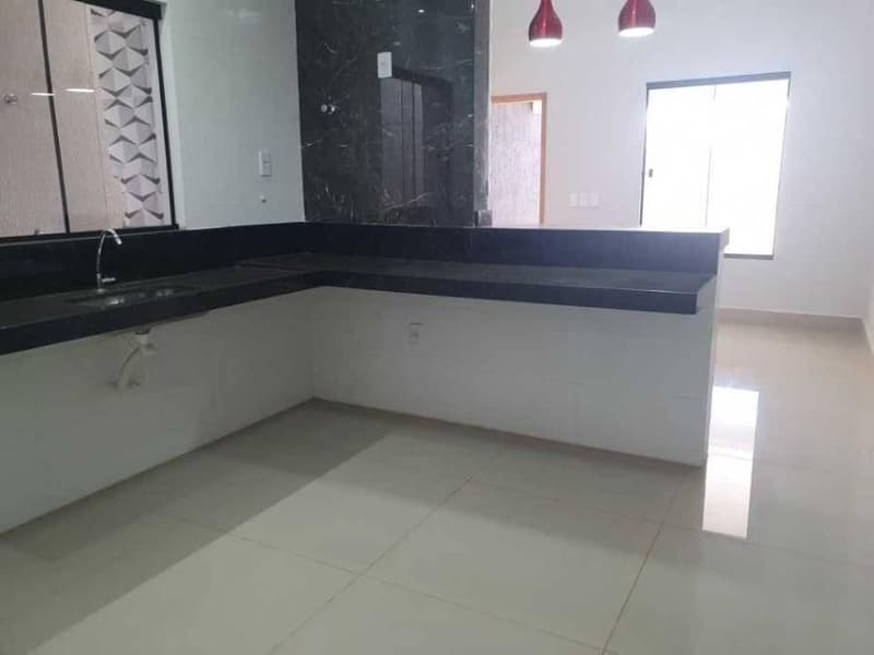 Foto 3 de 13: Casa em leilão em Goiânia - GO — Casa 102m² com Terreno 102m² | Goiânia-GO | Residencial Recanto Das Garças - 3 Dorms, 2 Banheiros e 1 Vaga - Financiamento até 420 Meses!