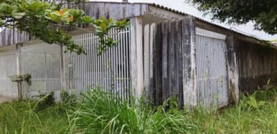 Foto 1 de 3: Terreno em leilão em Guaratuba - PR, bairro Centro — Imóvel residencial na Travessa Lauro Chaves - Guaratuba/PR, com a área de terreno de 300m² e área construída de 147,93m² Matrícula n° 54.025 do CRI de Guaratuba/PR.