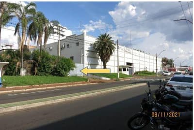 Terreno em leilão em São Carlos - SP — Terreno Industrial com benfeitorias - Avenida São Carlos, sem número, entre as ruas Raimundo Correa e Machado de Assis, Centro, São Carlos/SP.