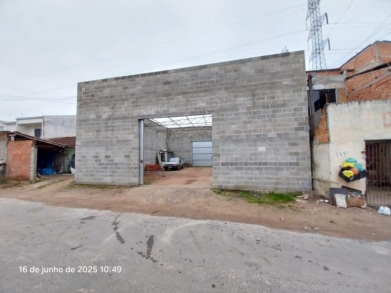 Terreno em leilão em Curitiba - PR, bairro Uberaba — Terreno urbano com área de 160,01m², contendo benfeitoria com área de 150,00m², Curitiba/PR