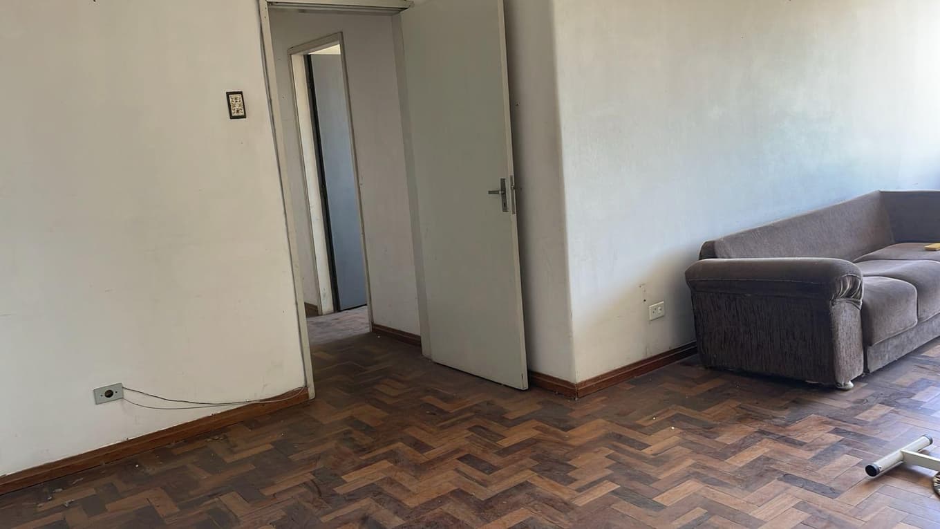Foto 2 de 18: Apartamento em leilão em Paranaguá - PR, bairro Centro — Direitos decorrentes da ação de usucapião sobre o Apartamento nº 702, do 7º andar, do Edifício Nossa Senhora do Rocio, Paranaguá
