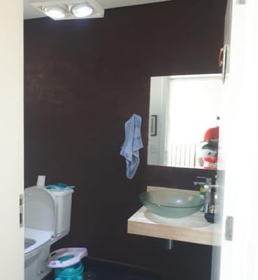 Foto 5 de 25: Casa em leilão em Santana De Parnaíba - SP, bairro Suru — Casa 283m² c/ Piscina | Condomínio New Ville, Santana de Parnaíba/SP | Terreno 343m² | Segurança 24h & Alto Padrão em Bairro Suru!