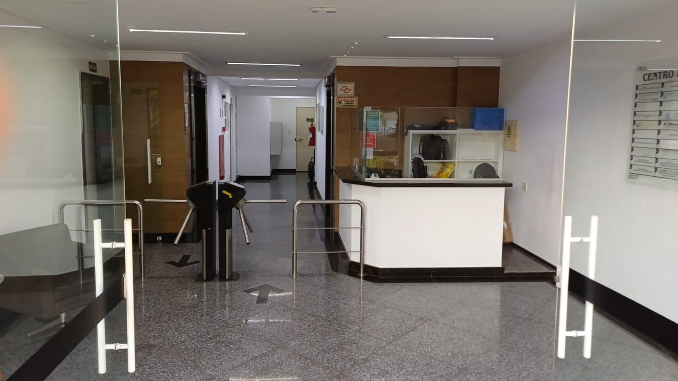 Foto 8 de 16: Comercial em leilão em Santos - SP, bairro Embaré — Sala Corporativa 116m² 1 vaga | Ed. Bandeirantes | Santos/SP | Av. Pedro Lessa: Amplo Espaço e Localização Estratégica no Embaré!
