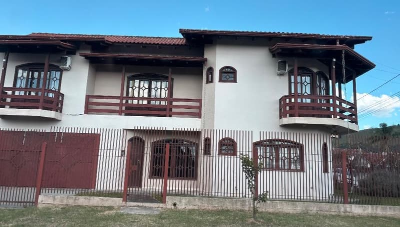 Foto 2 de 6: Casa em leilão em Lages - SC, bairro São Miguel — IMÓVEL URBANO COM ÁREA TOTAL DE 370,60 m2 EM LAGES-SC