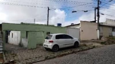 Foto 2 de 3: Casa em leilão em Garanhuns - PE, bairro São José — Casa 120m² com Terreno 225m² | Garanhuns-PE | São José | 5 Qts - Próx. ao Hospital Regional Dom Moura - Financiamento até 420 Meses!