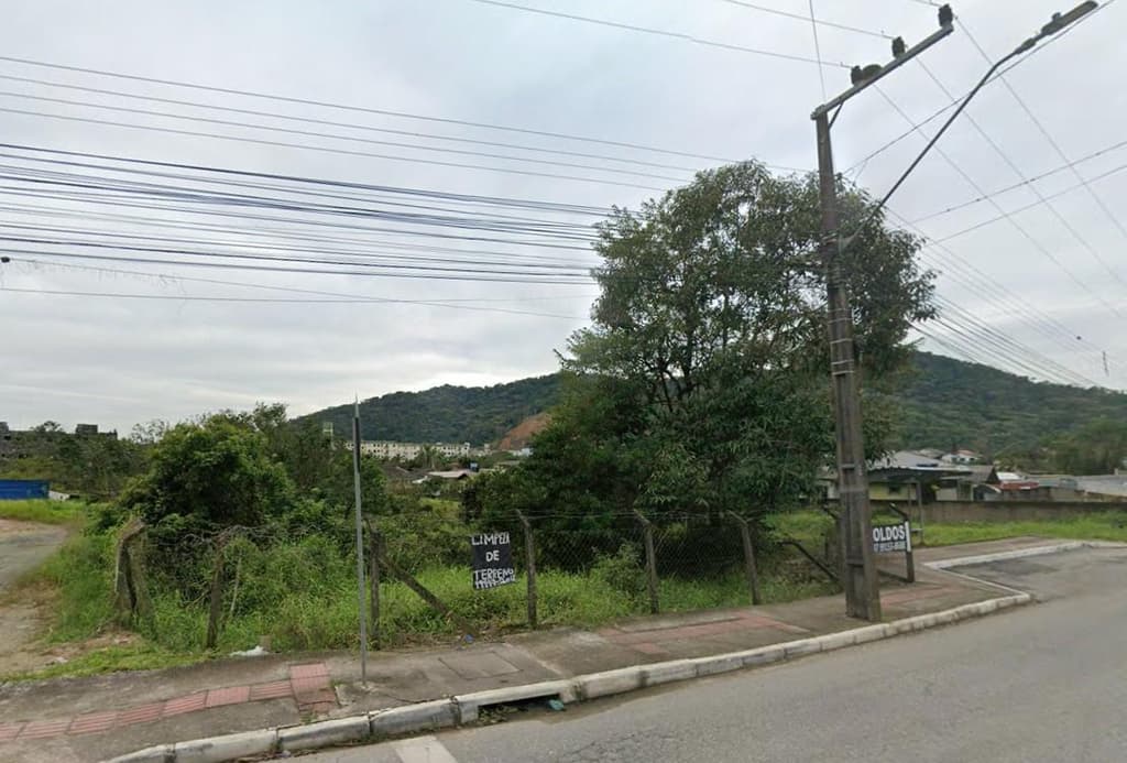 Foto 2 de 3: Terreno em leilão em Itajaí - SC, bairro Espinheiros — Terreno, A.T. 34.642m², Alameda dos Ipês III, Bairro Espinheiros