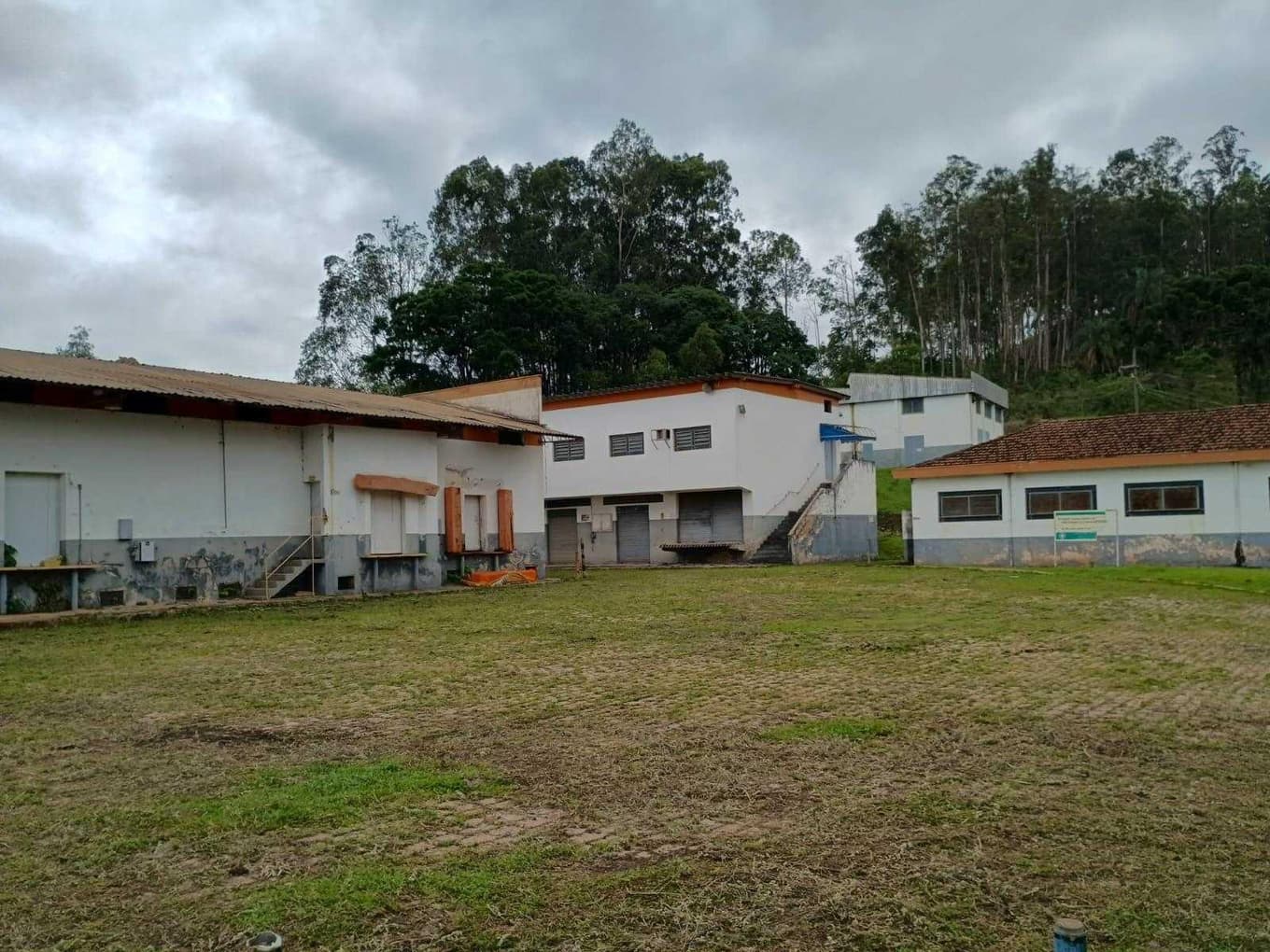 Foto 42 de 70: Area Rural em leilão em Amparo - SP, bairro Três Pontes — Imóvel Rural, A.T. 19ha, A.C. 7.362m², antigo abatedouro, galpões, casas, Três Pontes