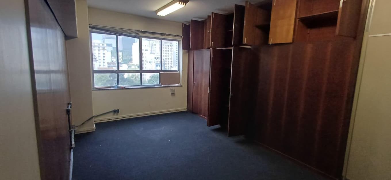 Foto 43 de 57: Comercial em leilão em Rio De Janeiro - RJ, bairro Centro — Conjunto Comercial 377m² na Av. Presidente Vargas, 583 | Centro/RJ | Próximo ao Metrô Uruguaiana e Candelária | Oportunidade para Investidores!
