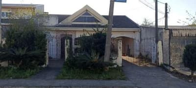 Foto 1 de 12: Terreno em leilão em Curitiba - PR, bairro Pinheirinho — Casa com Piscina área 440m² - Bairro Xaxim Curitiba/PR