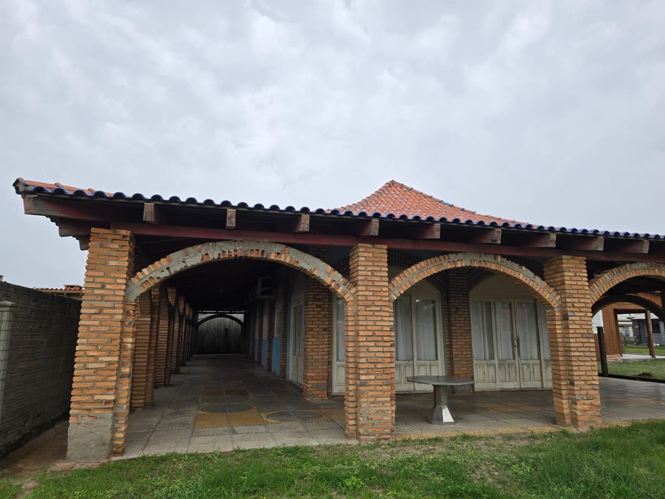 Foto 3 de 27: Terreno em leilão em Mostardas - RS, bairro Loteamento "Praia São Simão" — Casa com área de 296,60m², área total de terreno de 450m² - Mostardas/RS