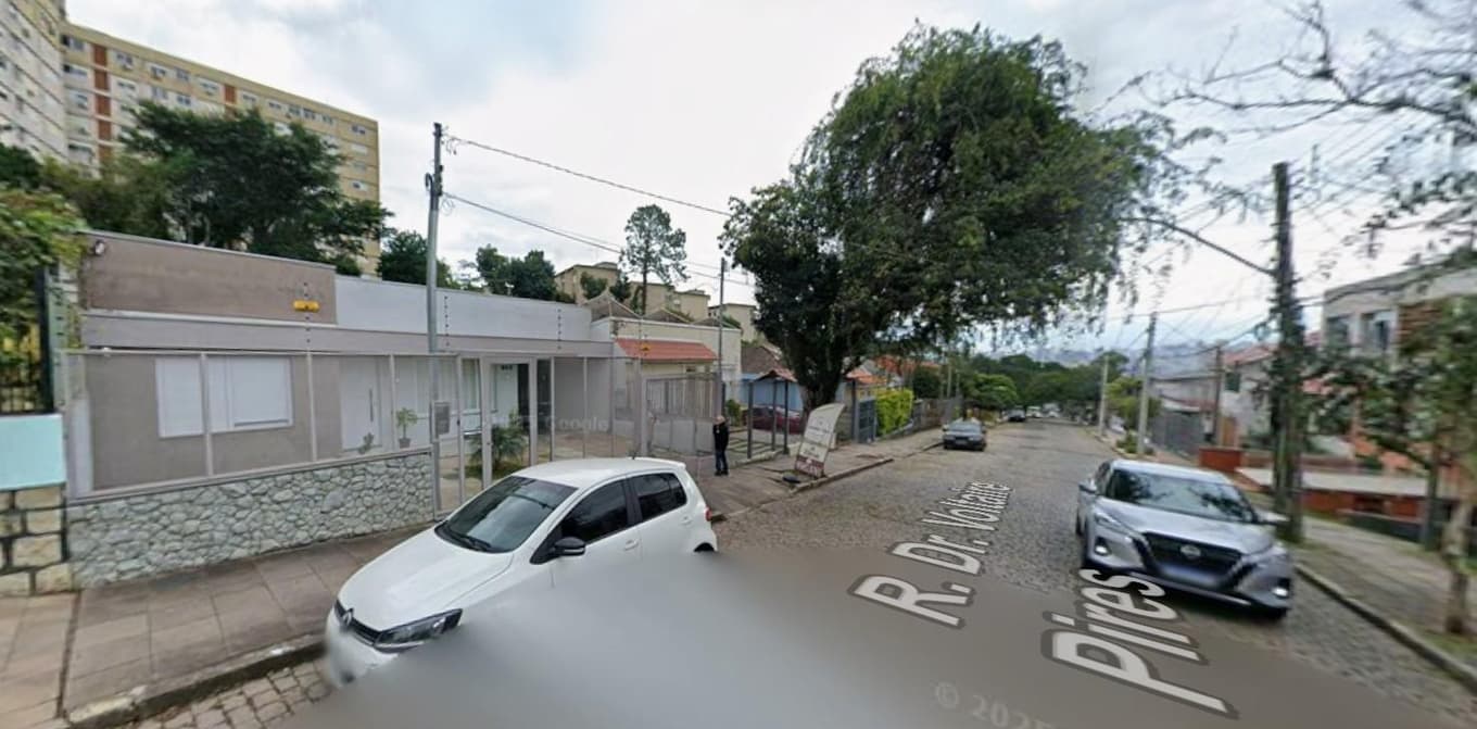 Foto 2 de 5: Casa em leilão em Porto Alegre - RS, bairro Santo Antônio — Casa 164m² | Terreno 300m² | Santo Antônio, Porto Alegre/RS | A 400m da ESPM: Ideal p/ Moradia ou Retrofit com Alto Potencial! 45% de deságio sobre o valor de avaliação.