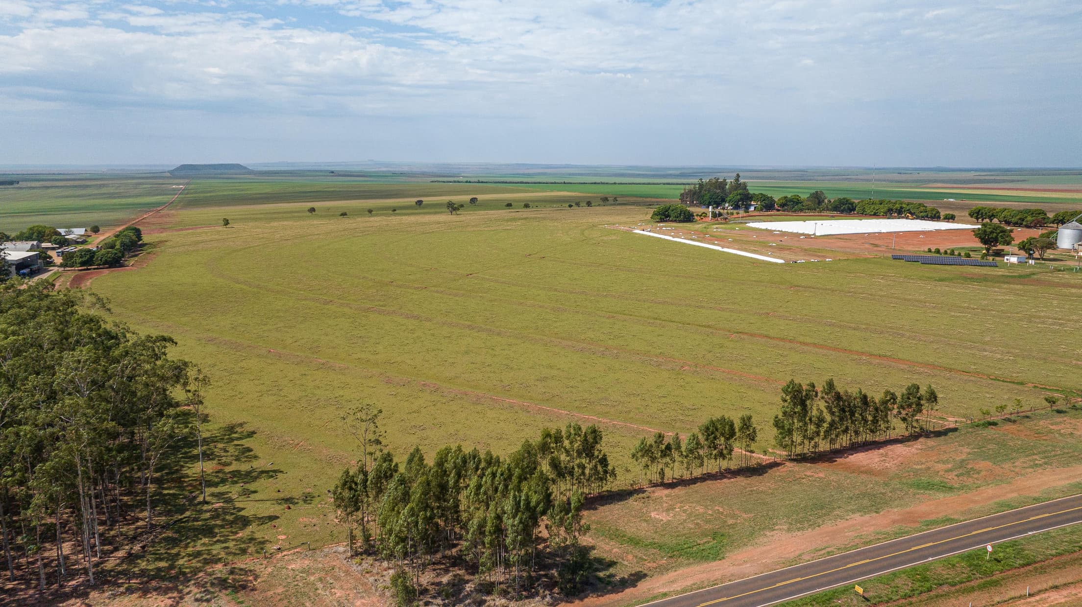 Foto 2 de 30: Area Rural em leilão em Paraíso Das Águas - MS — IMÓVEL RURAL | 400 HA (FRAÇÃO IDEAL) - FAZ. LOTE BAÚS PERDIDO I SECÇÃO B | PLANTIO PARA SOJA E MILHO | PARAÍSO DAS ÁGUAS/MS