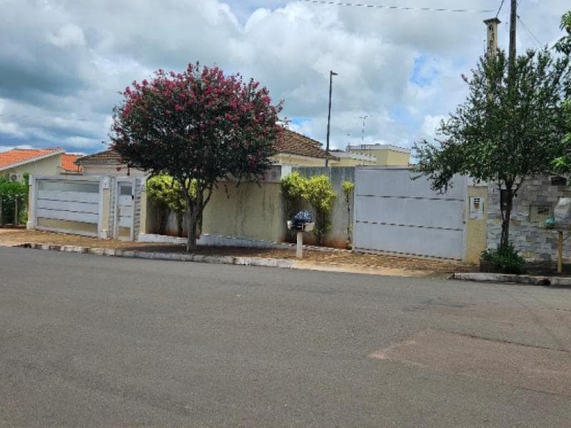 Foto 3 de 3: Casa em leilão em Piacatu - SP, bairro Centro — Casa, 1150.0 m2, Piacatu / SP