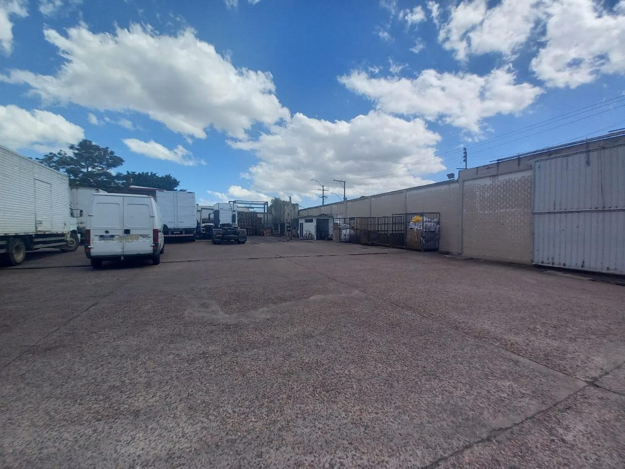 Foto 46 de 51: Terreno em leilão em Porto Alegre - RS — IMÓVEL COM ÁREA DE TERRENO DE 3.770M2 E ÁREA CONSTRUÍDA DE 2.150M2, RUA DONA TEODORA, 1281 (ESQUINA COM RUA NELSON NILO FACHINELLI), FARRAPOS, PORTO ALEGRE/RS - Massa Falida de Pluma Conforto e Turismo